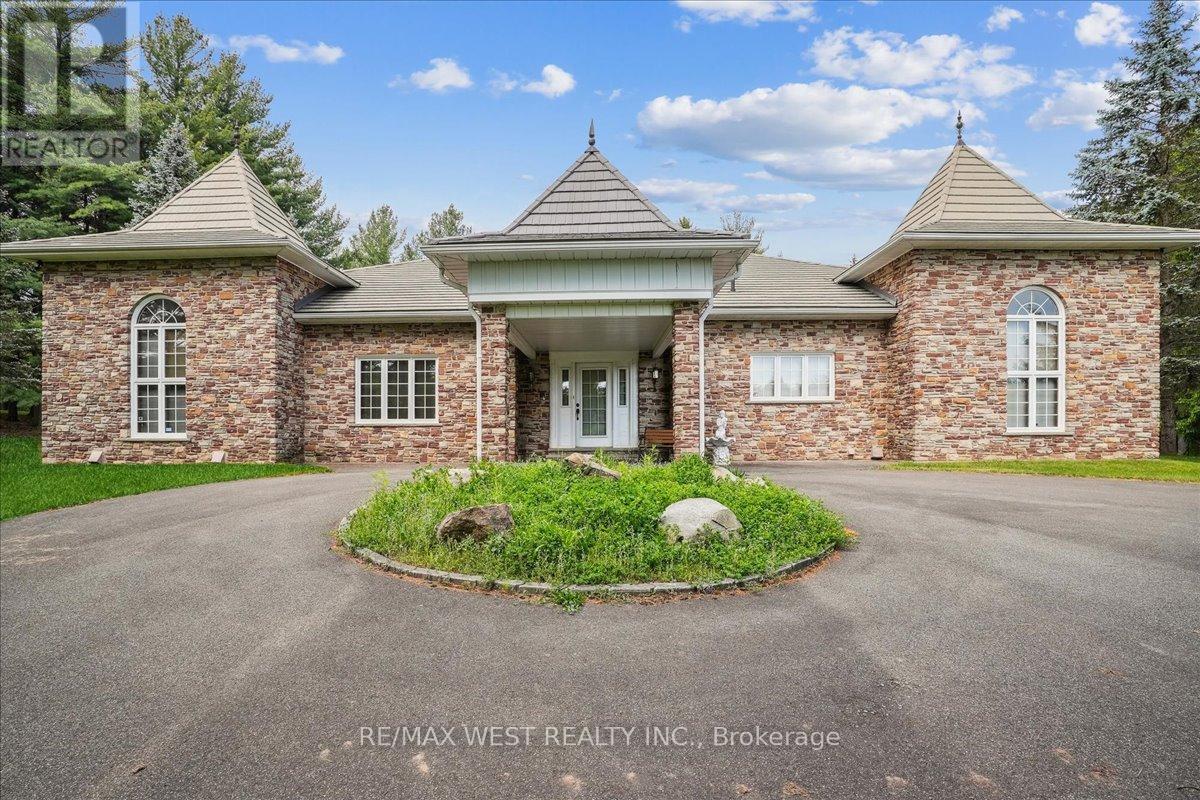 1630 Pelham Street, Pelham, Ontario  L0S 1E3 - Photo 2 - X12795744