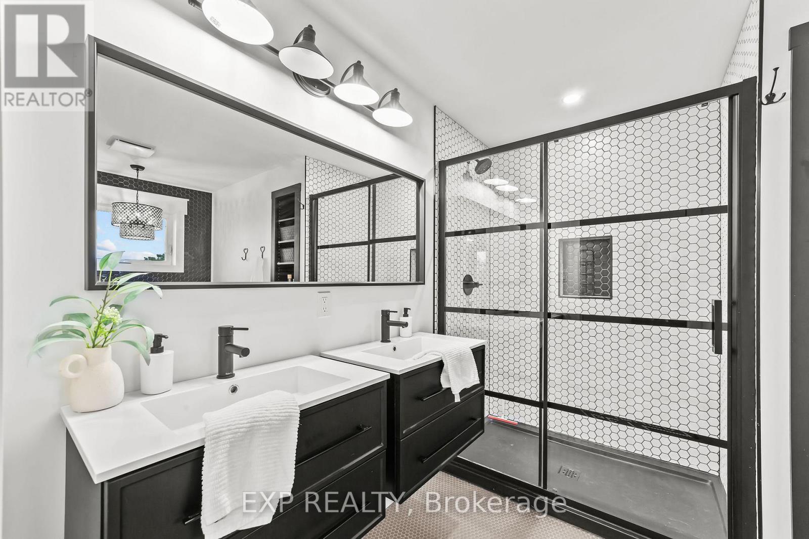 100 Field Street, Lambton Shores, Ontario  N0N 1J0 - Photo 18 - X12795860