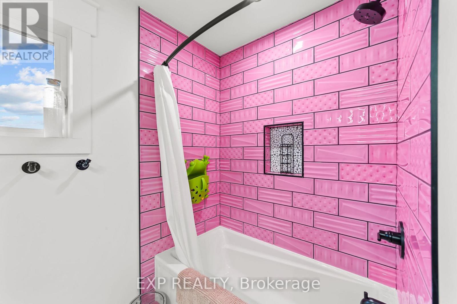 100 Field Street, Lambton Shores, Ontario  N0N 1J0 - Photo 24 - X12795860