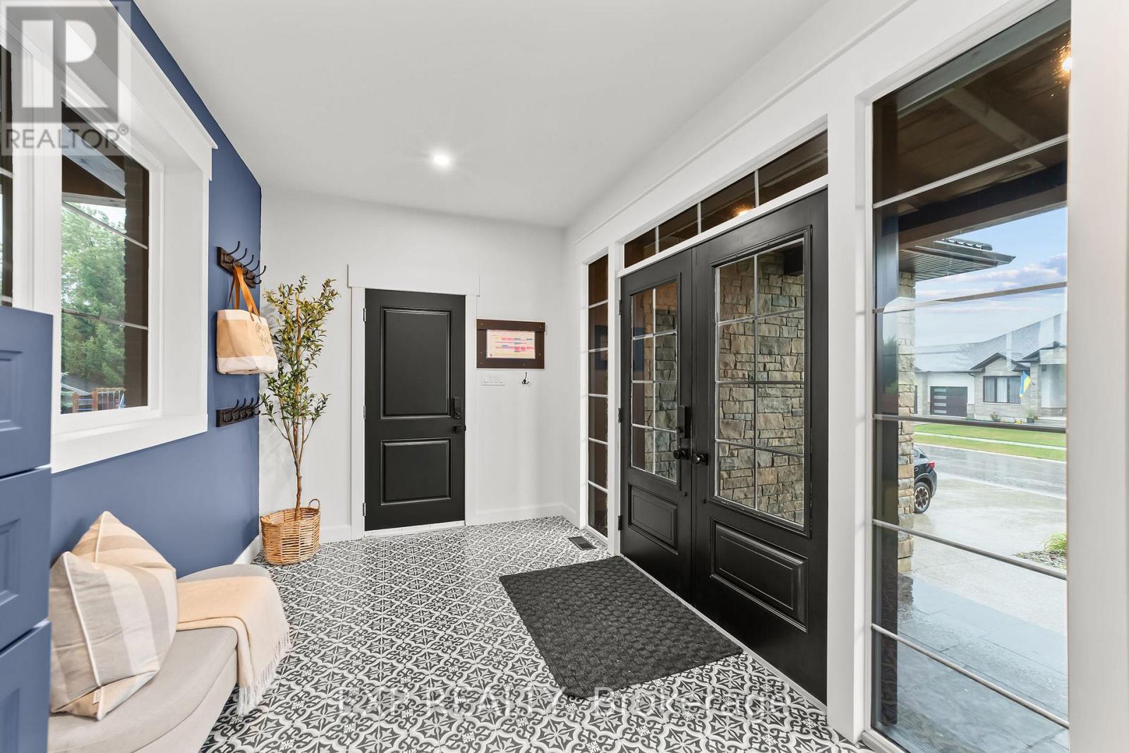 100 Field Street, Lambton Shores, Ontario  N0N 1J0 - Photo 36 - X12795860