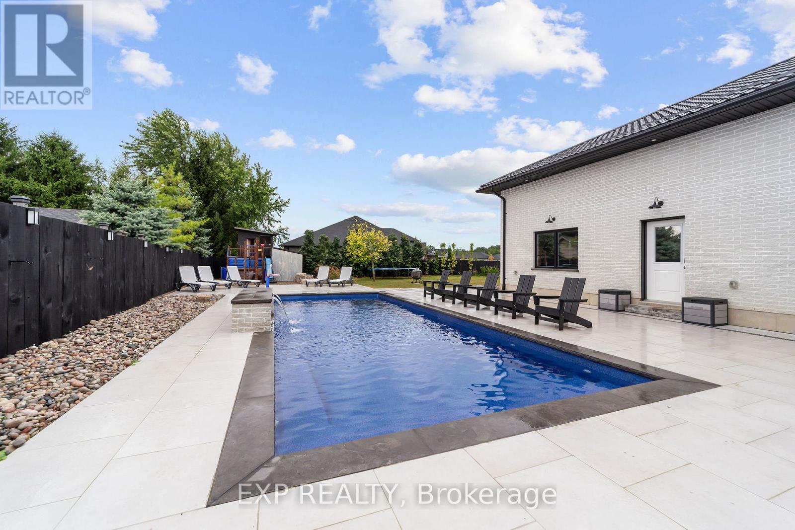 100 Field Street, Lambton Shores, Ontario  N0N 1J0 - Photo 37 - X12795860