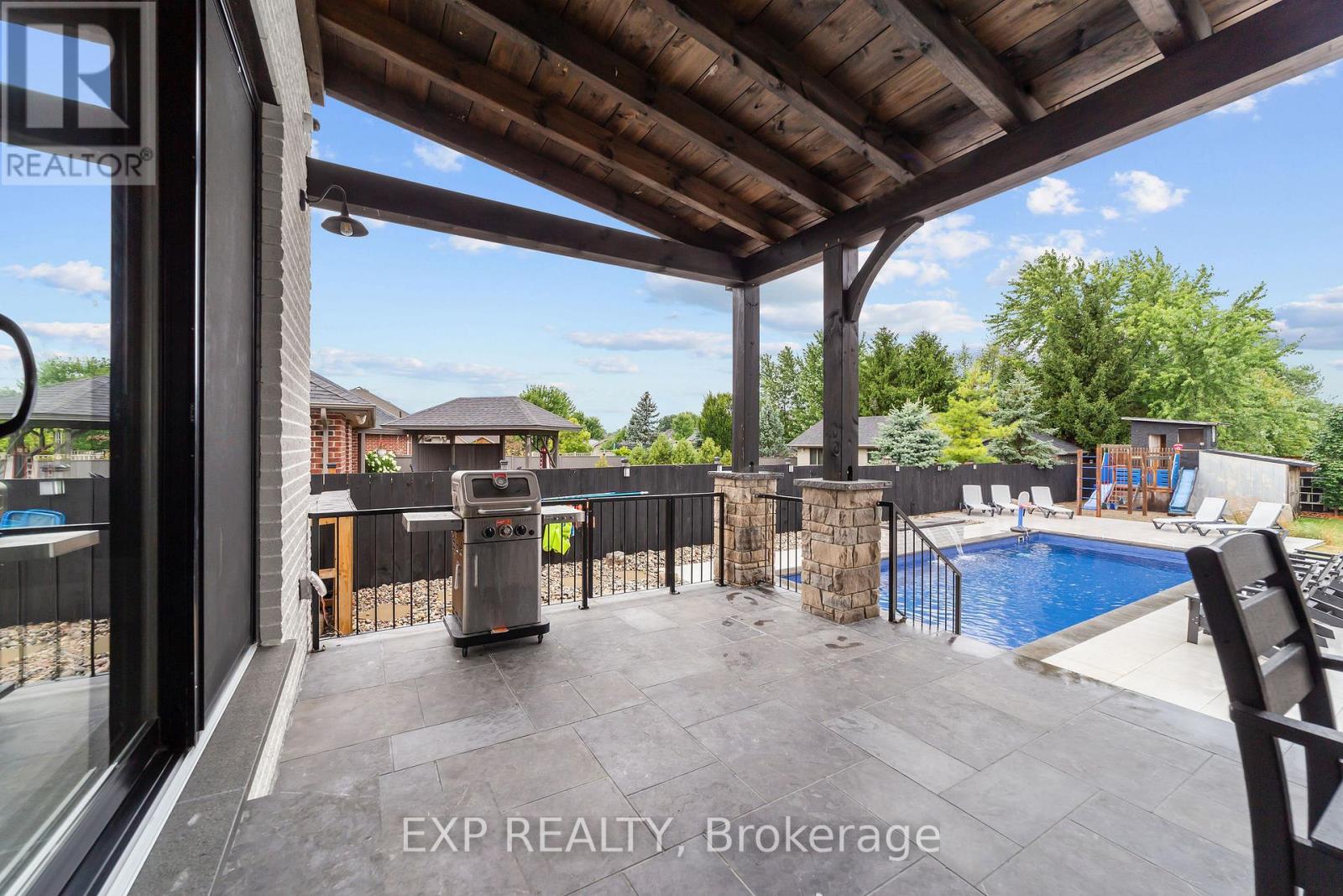 100 Field Street, Lambton Shores, Ontario  N0N 1J0 - Photo 40 - X12795860