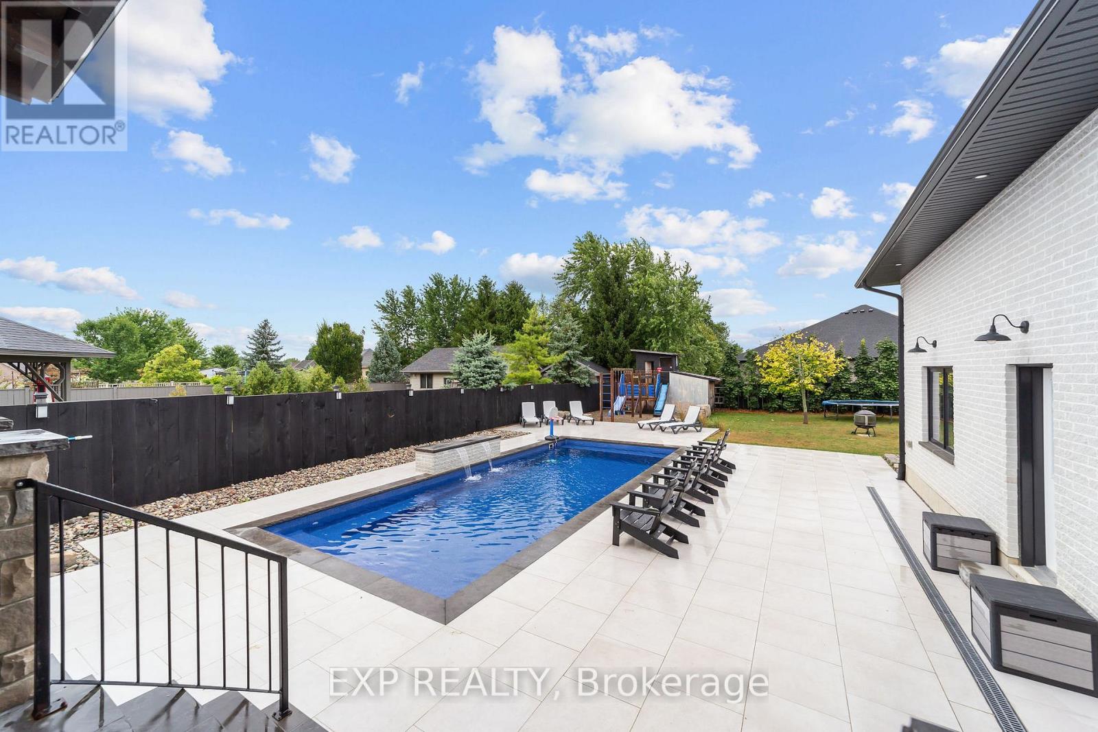 100 Field Street, Lambton Shores, Ontario  N0N 1J0 - Photo 41 - X12795860