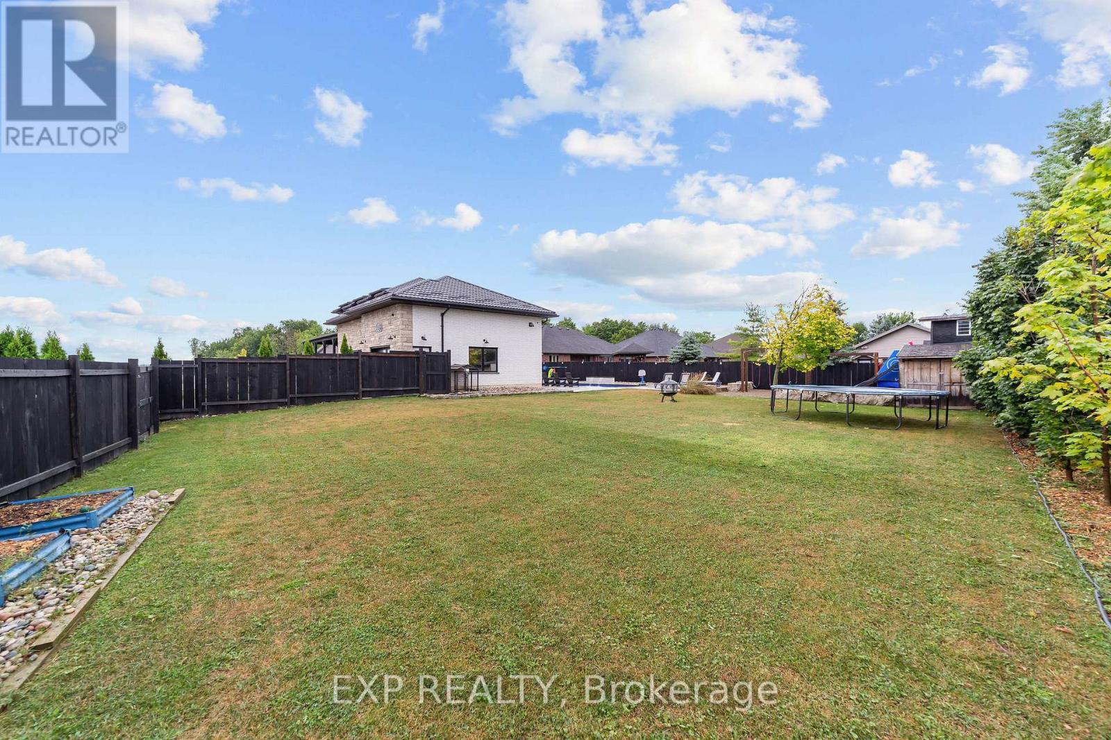 100 Field Street, Lambton Shores, Ontario  N0N 1J0 - Photo 44 - X12795860