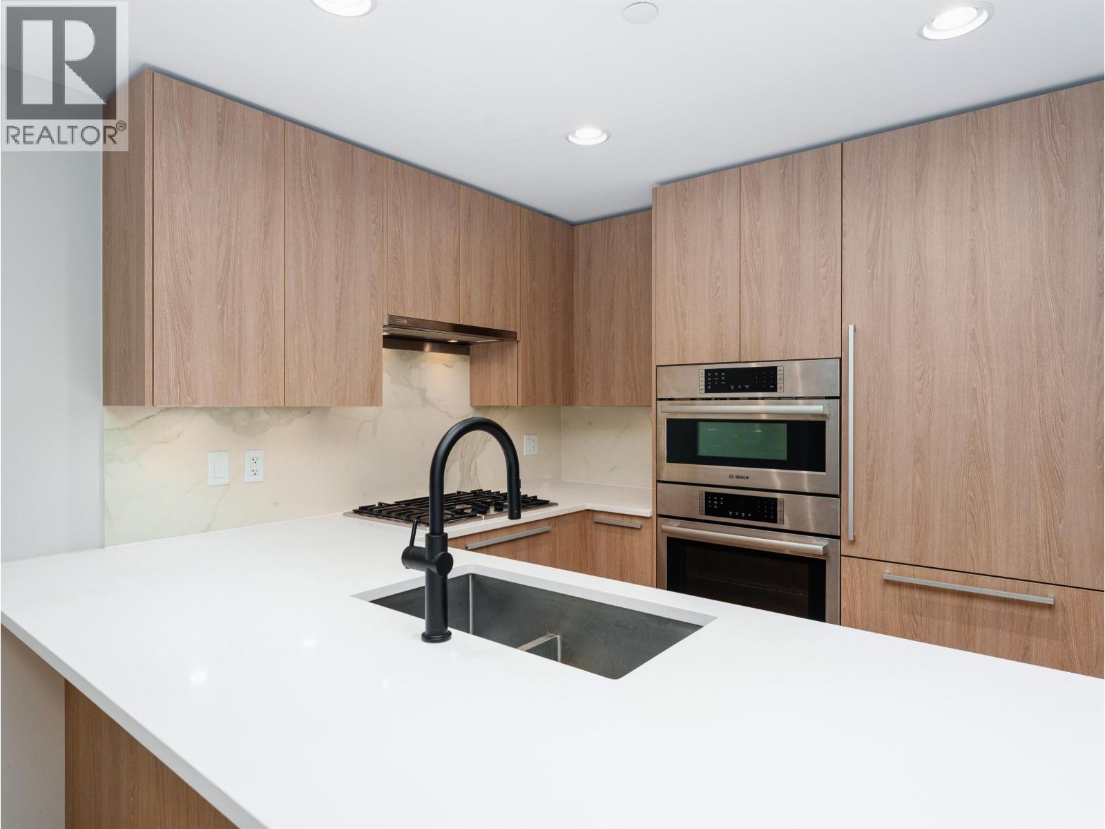 101 2738 Library Lane, North Vancouver, British Columbia  V7J 0B3 - Photo 9 - R3090401