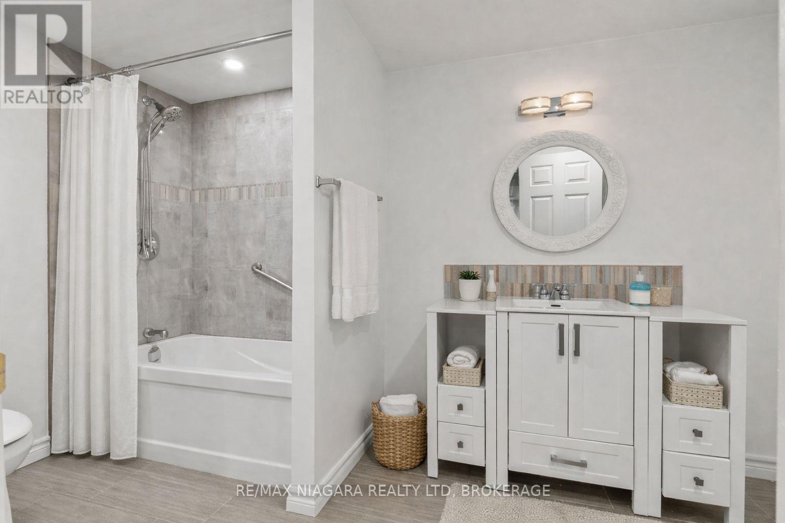 12 Pinot Trail, Niagara-On-The-Lake, Ontario  L0S 1J0 - Photo 23 - X12795810