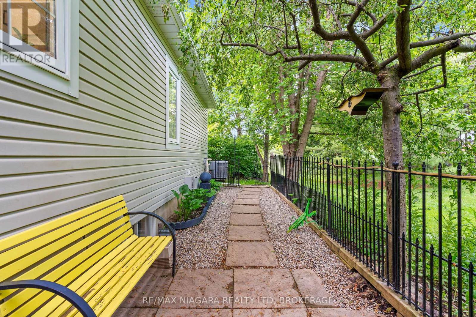 12 Pinot Trail, Niagara-On-The-Lake, Ontario  L0S 1J0 - Photo 29 - X12795810