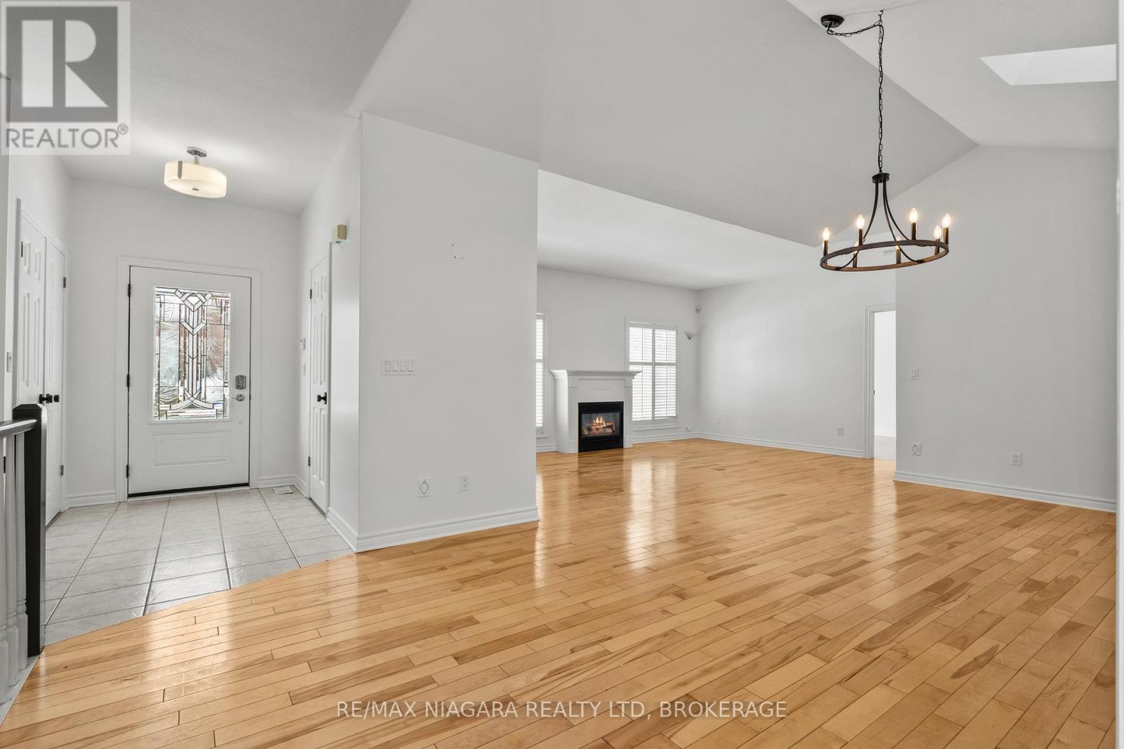 12 Pinot Trail, Niagara-On-The-Lake, Ontario  L0S 1J0 - Photo 9 - X12795810