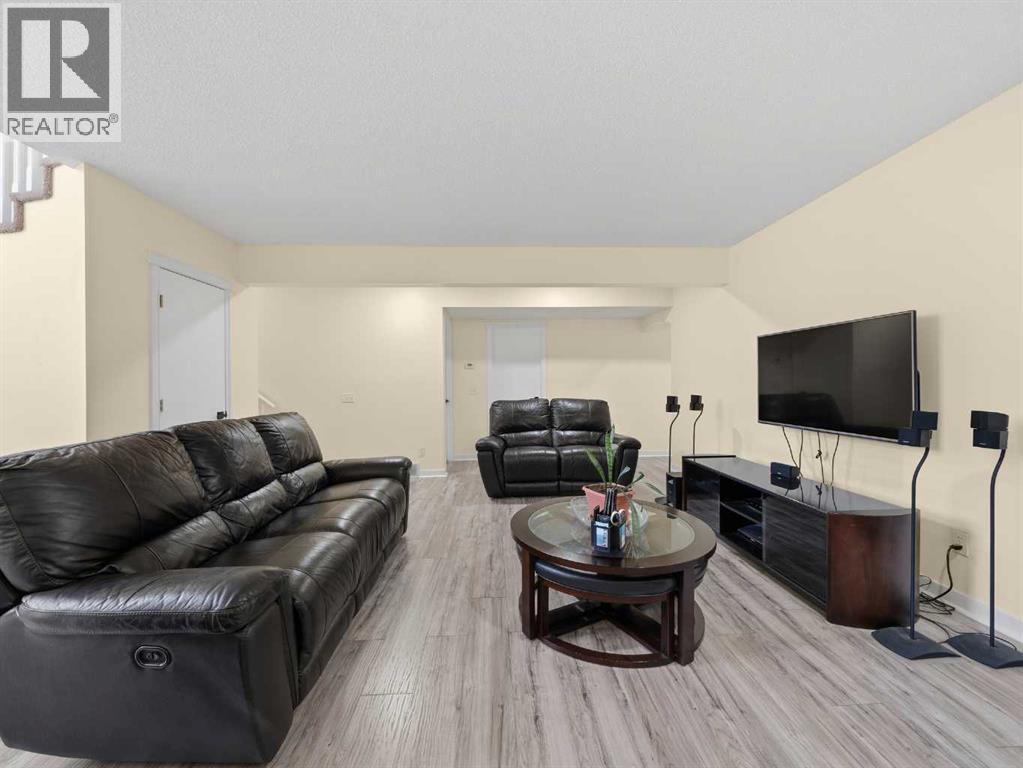 109 Somerset Close Sw, Calgary, Alberta  T2Y 3C4 - Photo 21 - A2282793