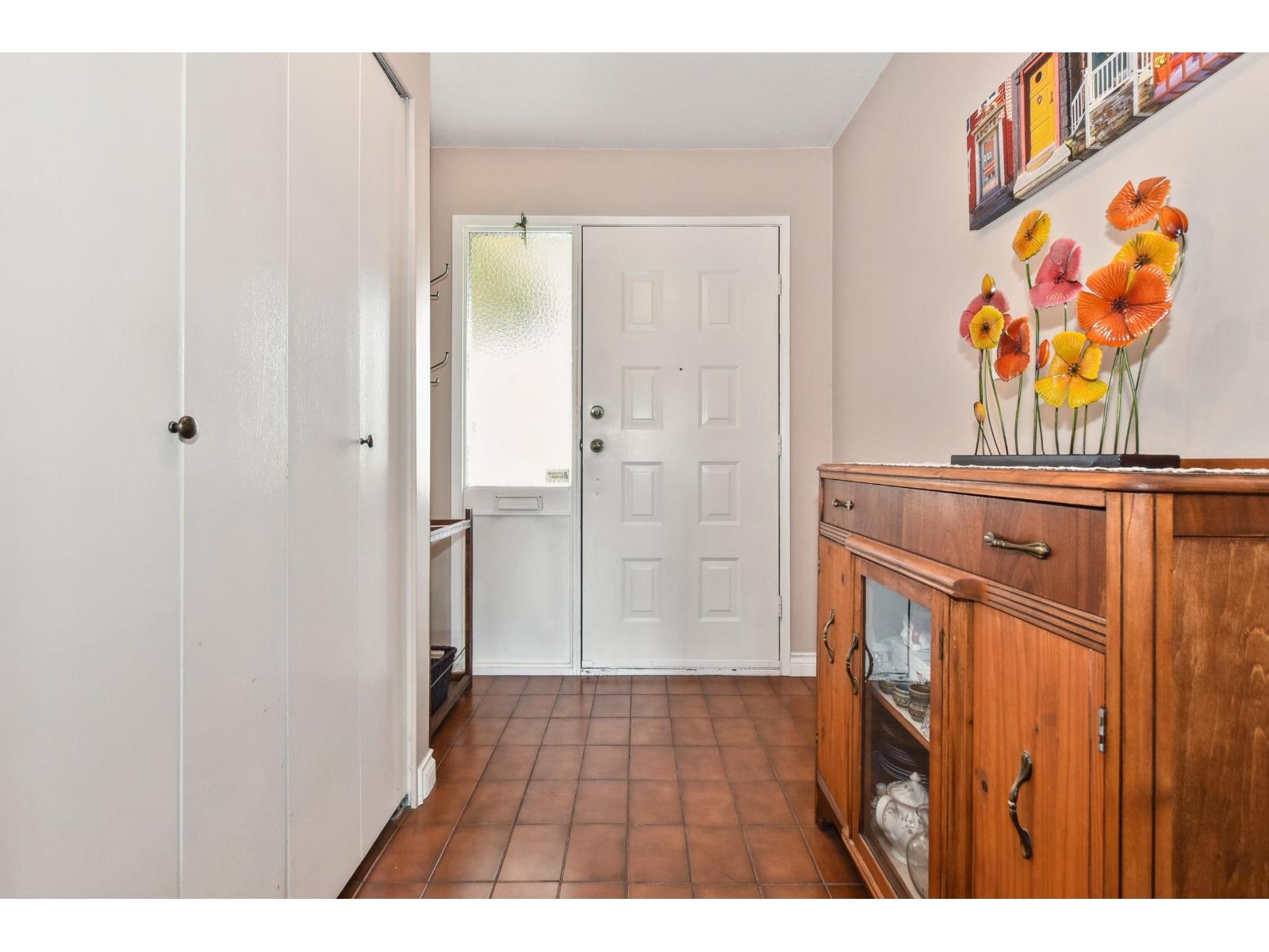 32438 Badger Avenue, Mission, British Columbia  V2V 5S6 - Photo 3 - R3090385