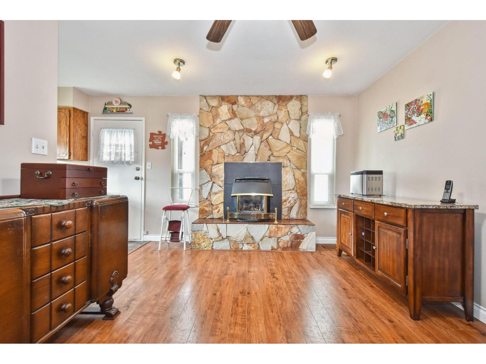 32438 Badger Avenue, Mission, British Columbia  V2V 5S6 - Photo 10 - R3090385