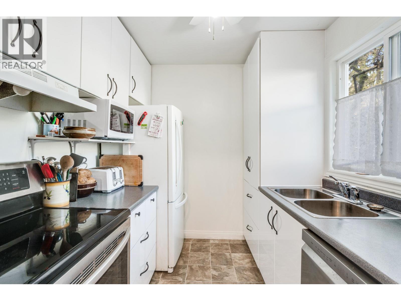 8918 Ganymede Place, Burnaby, British Columbia  V3J 1A1 - Photo 6 - R3090408