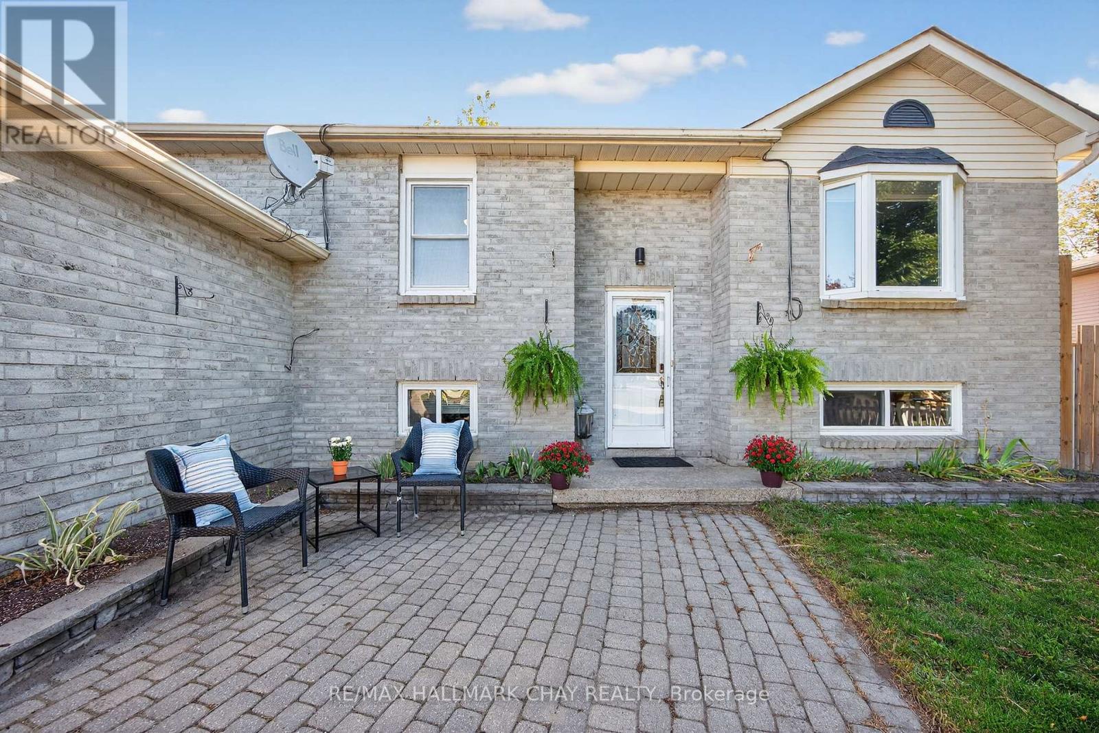 37 Mccarthy Crescent, Essa, Ontario  L0M 1B3 - Photo 4 - N12795852