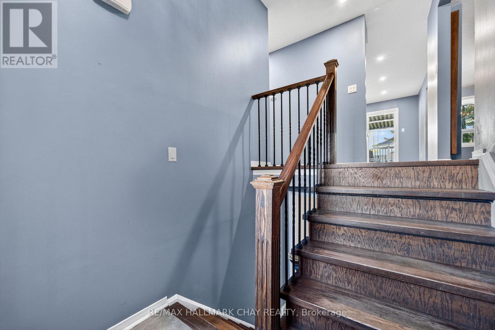 37 Mccarthy Crescent, Essa, Ontario  L0M 1B3 - Photo 5 - N12795852