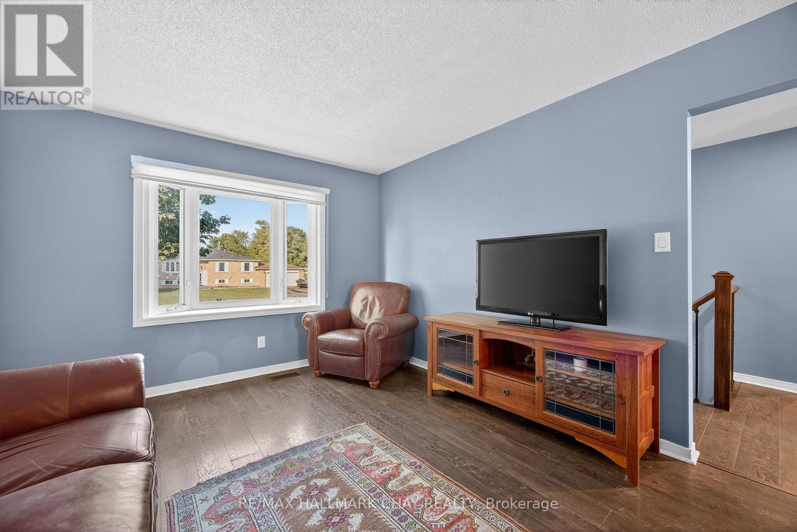 37 Mccarthy Crescent, Essa, Ontario  L0M 1B3 - Photo 7 - N12795852