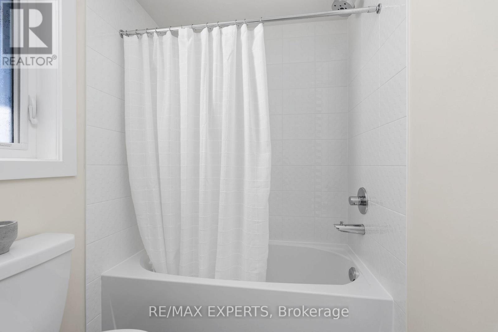 1366 Gull Crossing, Pickering (Bay Ridges), Ontario  L1W 0B7 - Photo 11 - E12795708