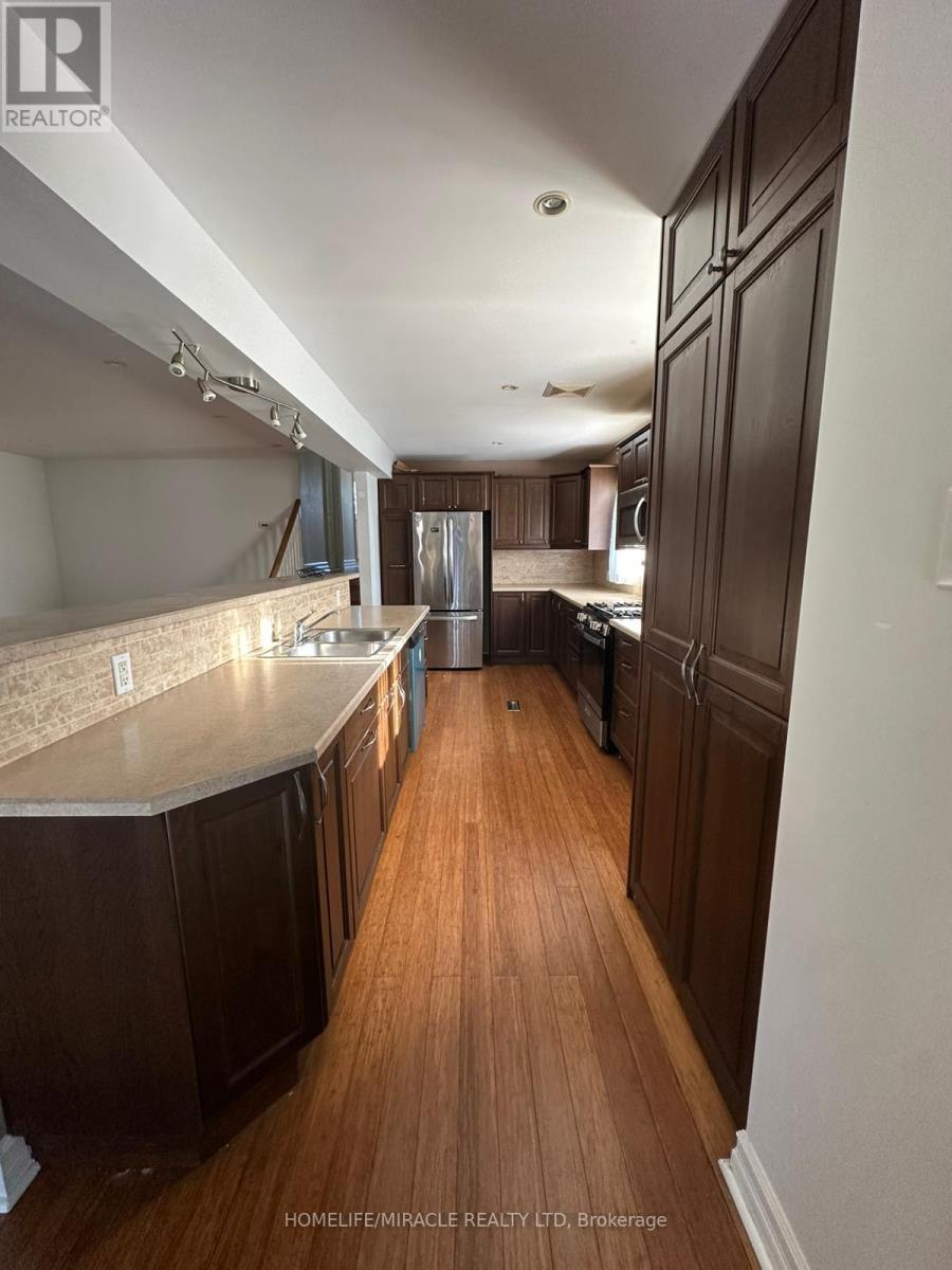 2500 Cobbinshaw Circle, Mississauga, Ontario  L5N 2G3 - Photo 14 - W12755986