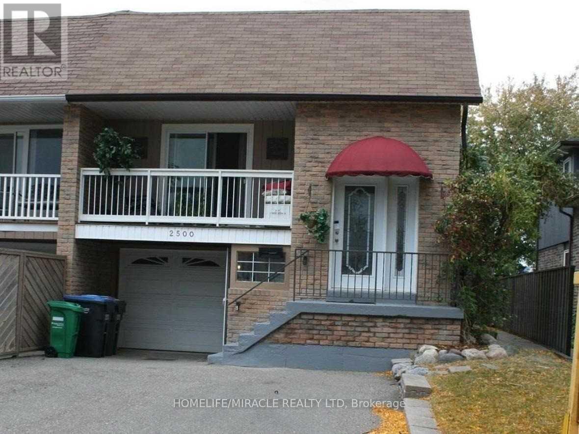 2500 Cobbinshaw Circle, Mississauga, Ontario  L5N 2G3 - Photo 2 - W12755986