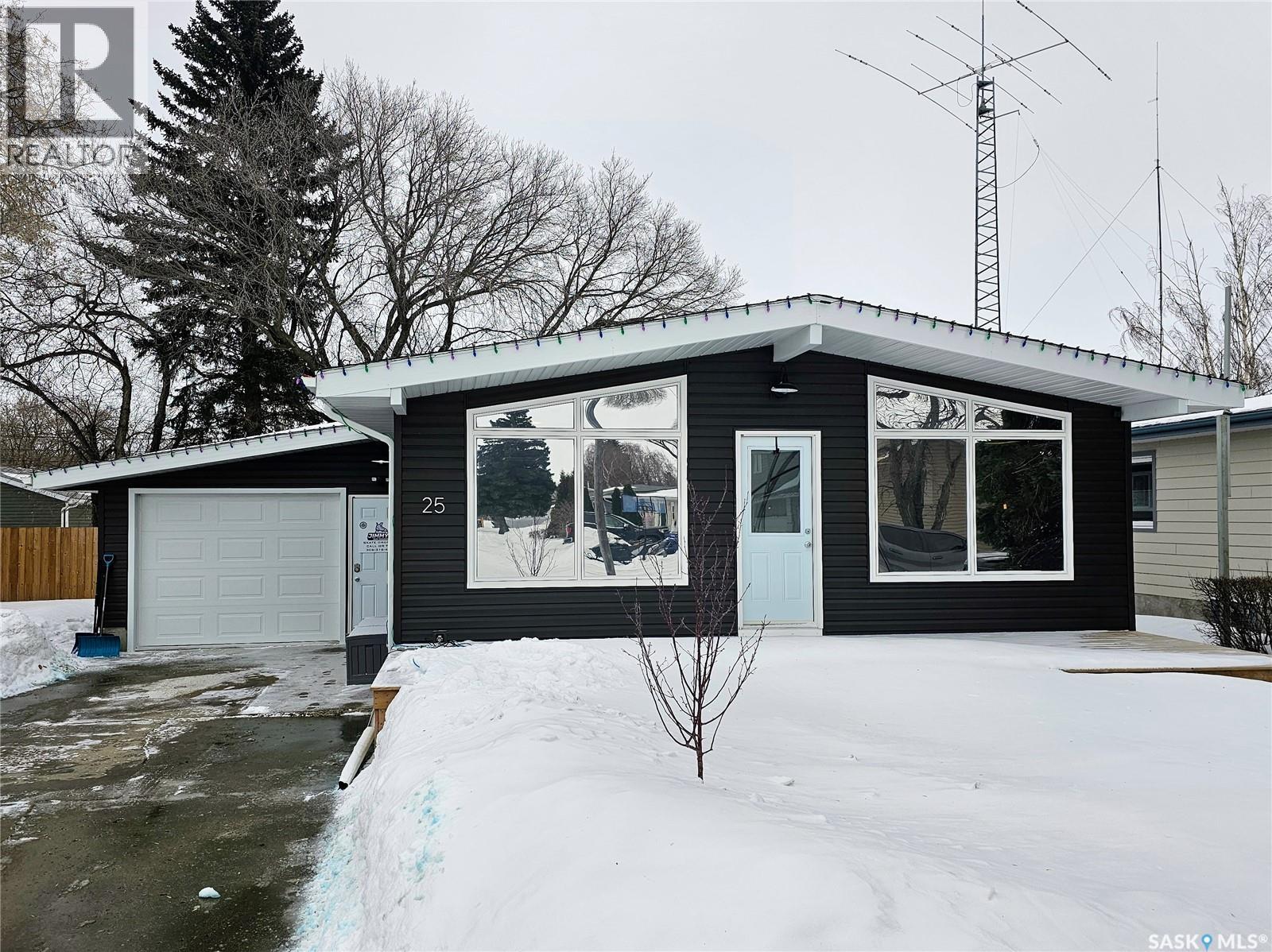 25 King Crescent, Humboldt, Saskatchewan  S0K 2A0 - Photo 1 - SK028753