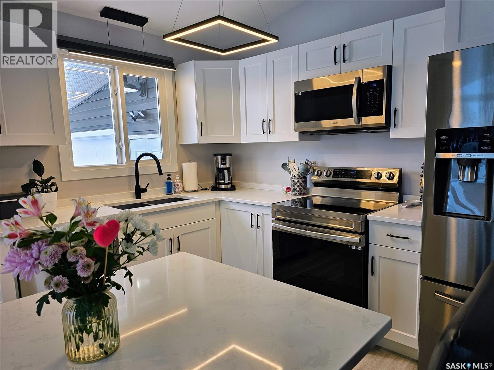 25 King Crescent, Humboldt, Saskatchewan  S0K 2A0 - Photo 2 - SK028753