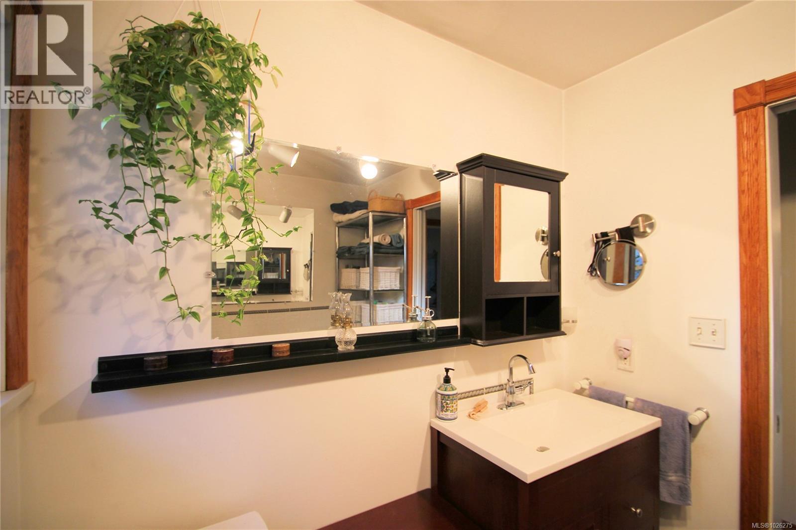 559 Blitz Rd, Mayne Island, British Columbia  V0N 2J1 - Photo 21 - 1026275