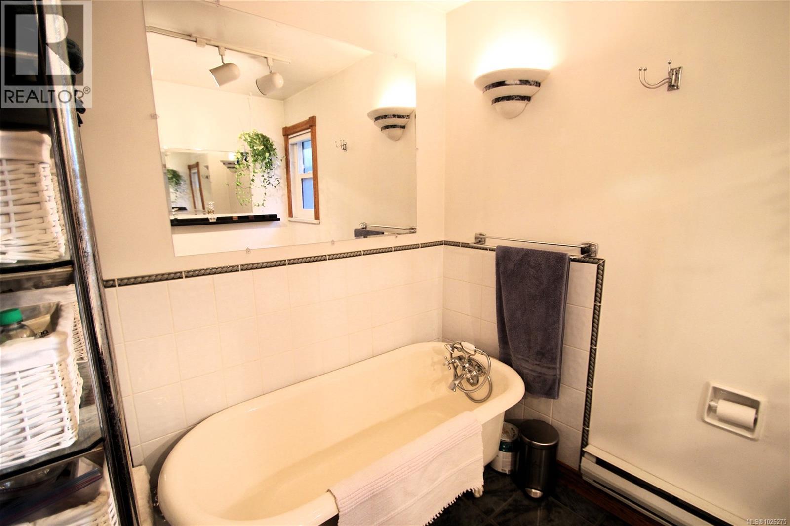 559 Blitz Rd, Mayne Island, British Columbia  V0N 2J1 - Photo 23 - 1026275