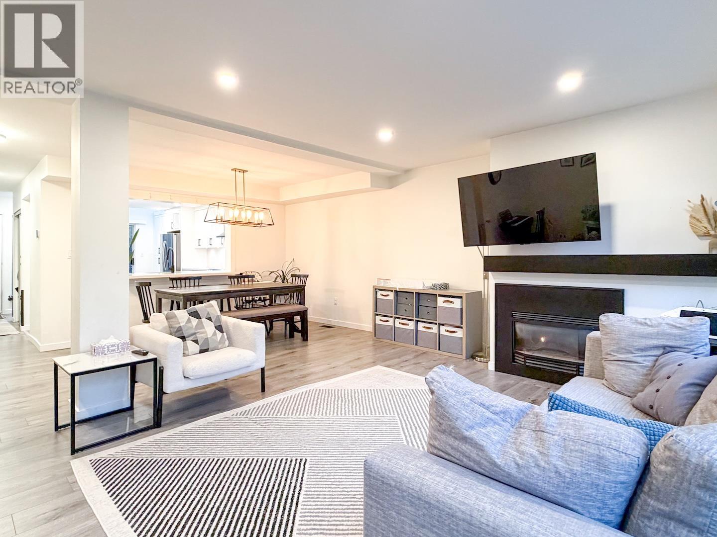 8122 Forest Grove Drive, Burnaby, British Columbia  V5A 4G9 - Photo 1 - R3088848