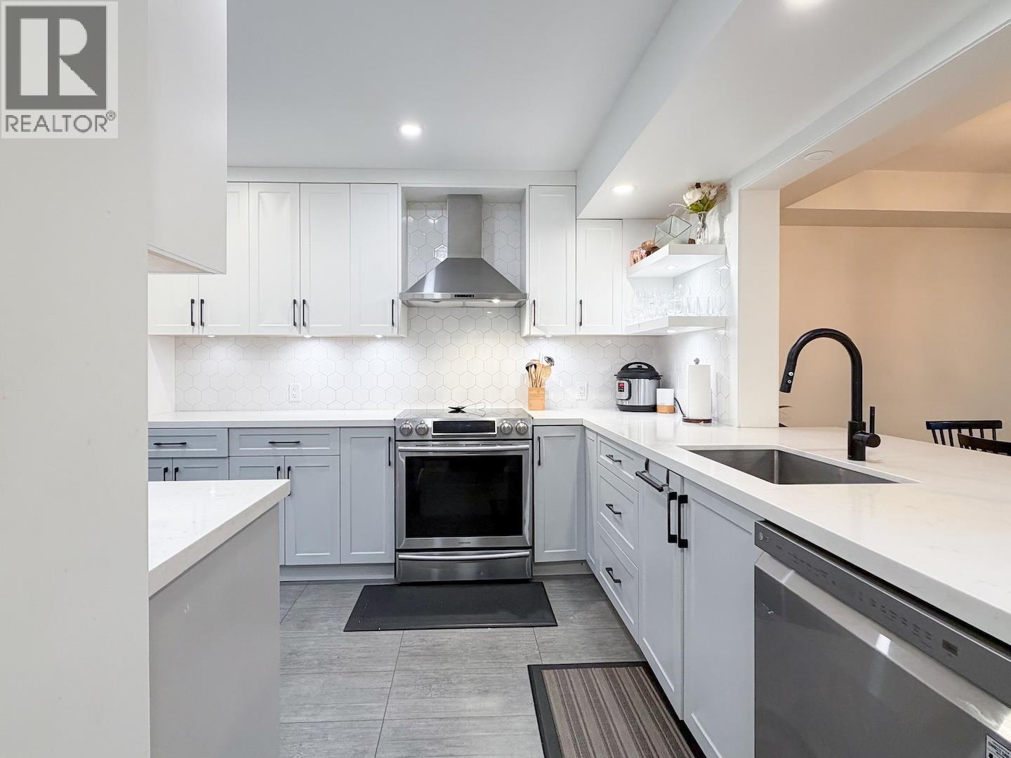 8122 Forest Grove Drive, Burnaby, British Columbia  V5A 4G9 - Photo 5 - R3088848