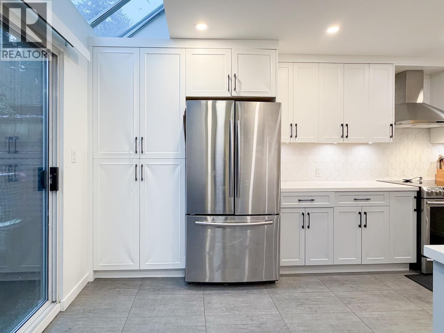 8122 Forest Grove Drive, Burnaby, British Columbia  V5A 4G9 - Photo 7 - R3088848