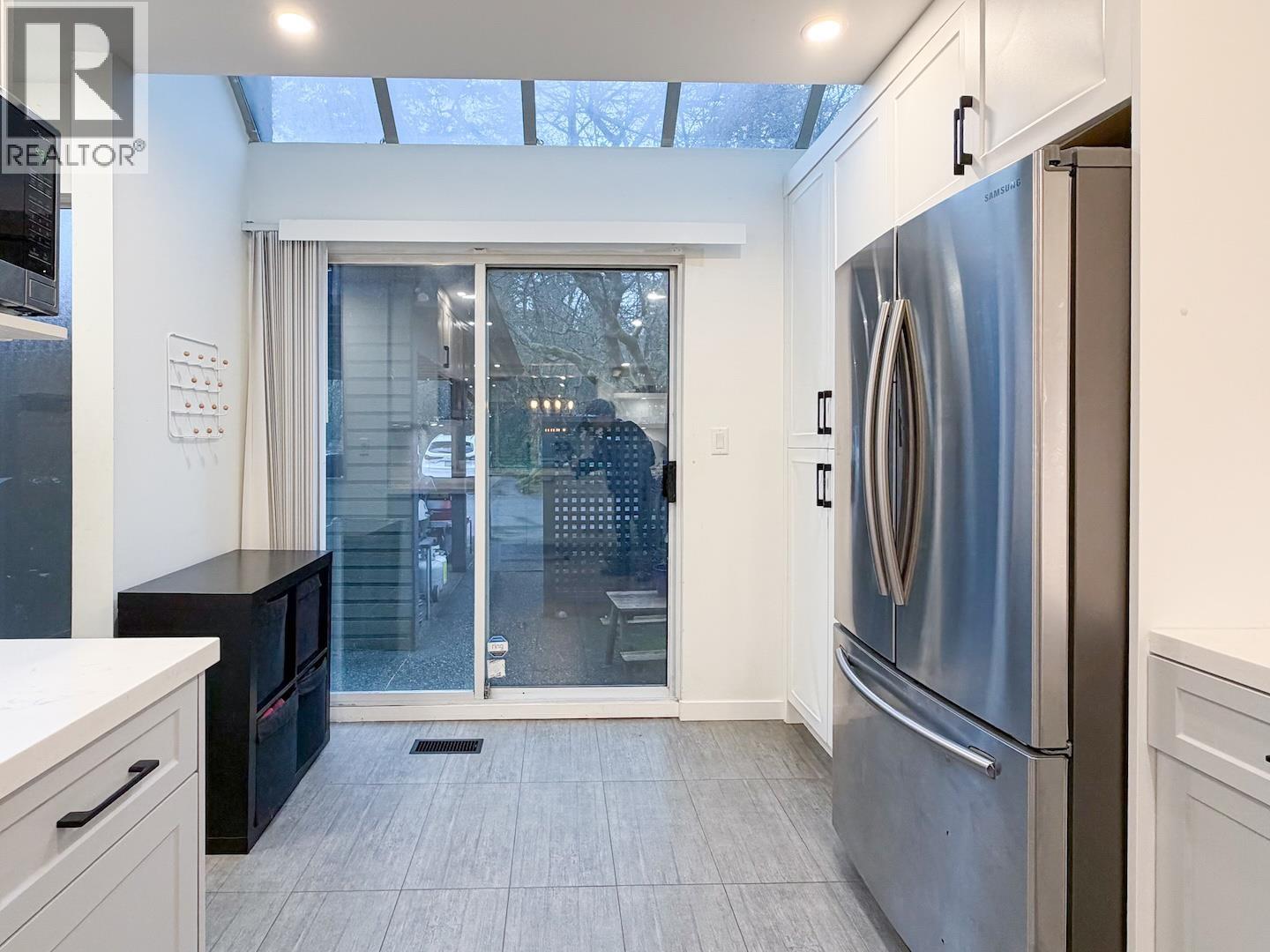 8122 Forest Grove Drive, Burnaby, British Columbia  V5A 4G9 - Photo 8 - R3088848