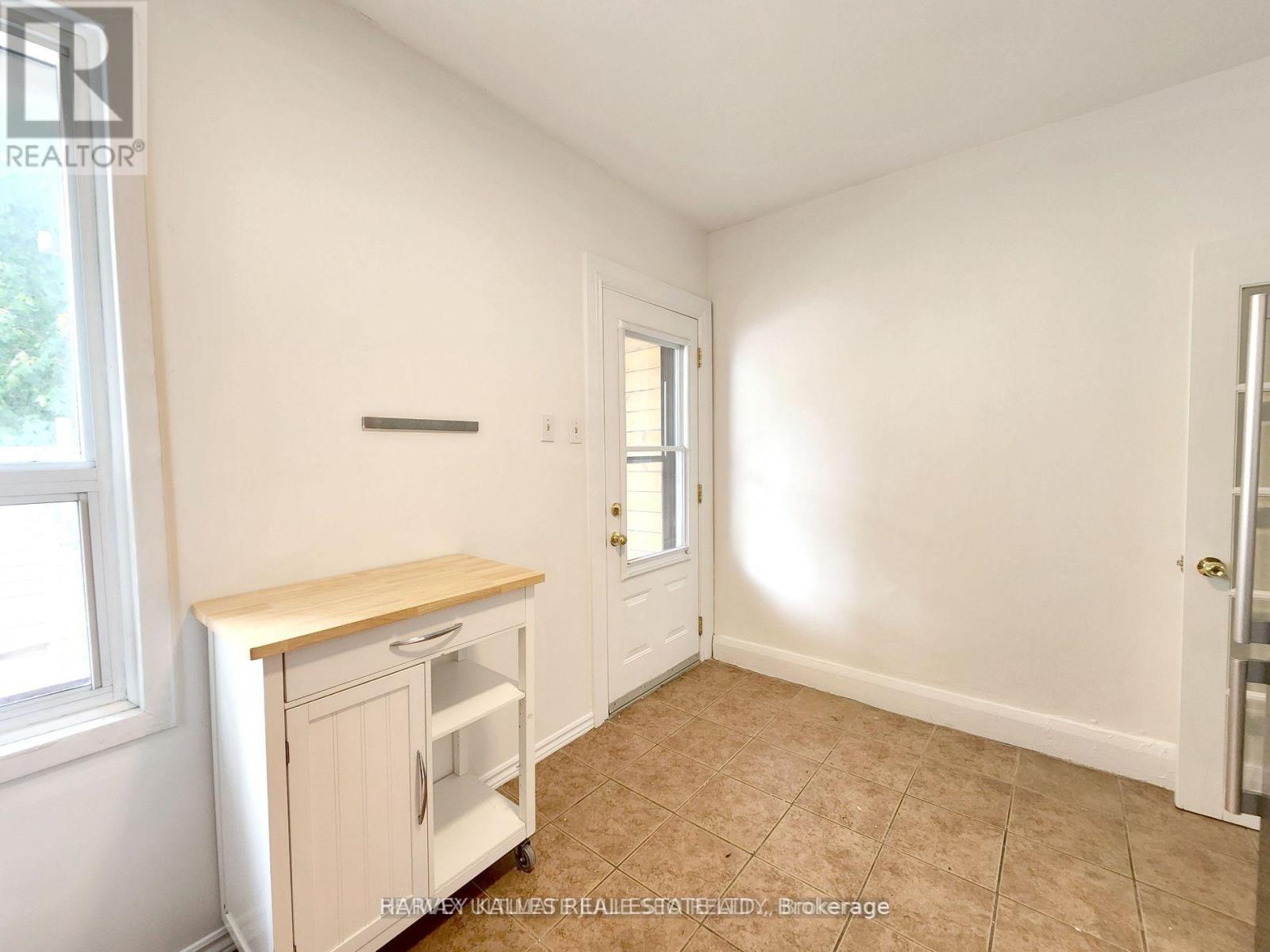 2nd Flr - 832 St Clair Avenue, Toronto, Ontario  M6C 1C1 - Photo 9 - C12794606