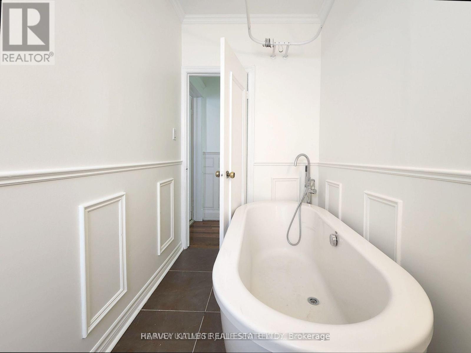 2nd Flr - 832 St Clair Avenue, Toronto, Ontario  M6C 1C1 - Photo 7 - C12794606