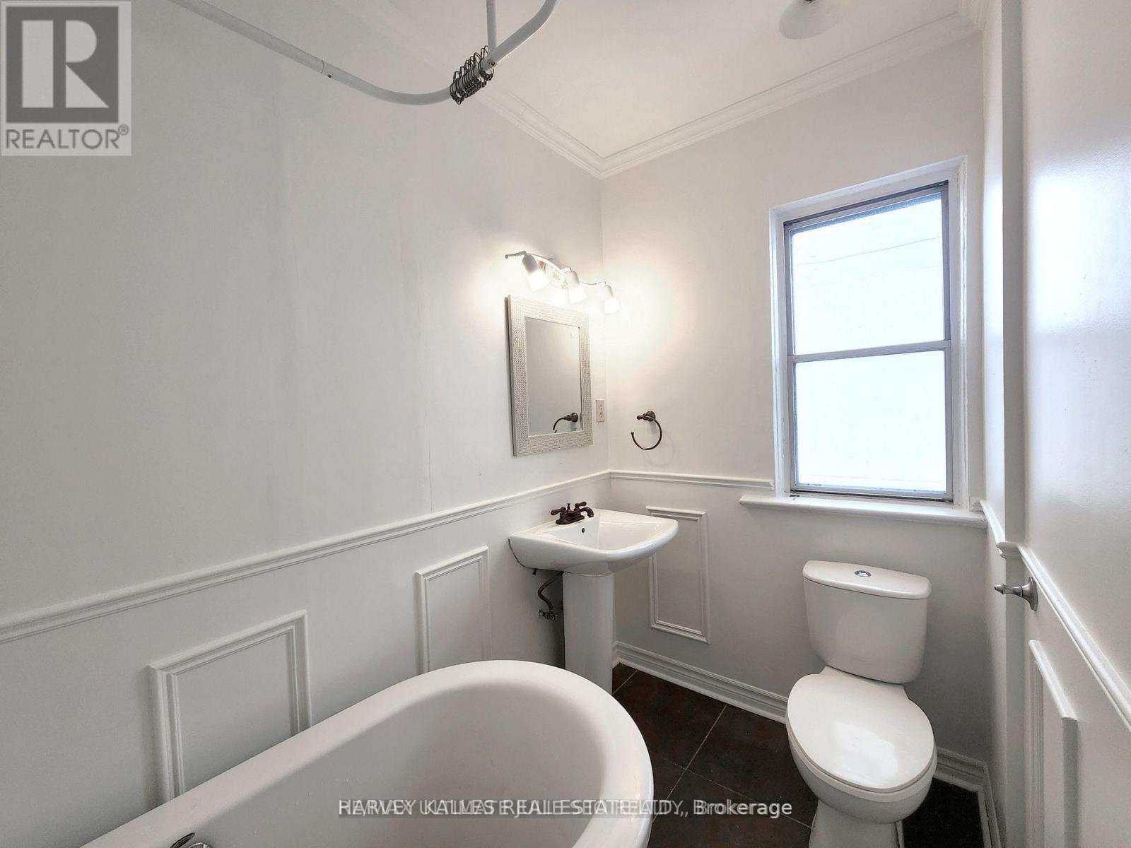 2nd Flr - 832 St Clair Avenue, Toronto, Ontario  M6C 1C1 - Photo 6 - C12794606