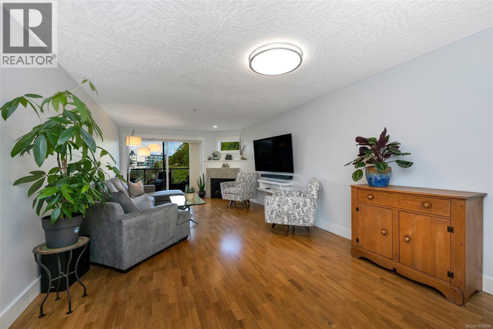 306 1085 Tillicum Rd, Esquimalt, British Columbia  V9A 7M3 - Photo 11 - 1024958