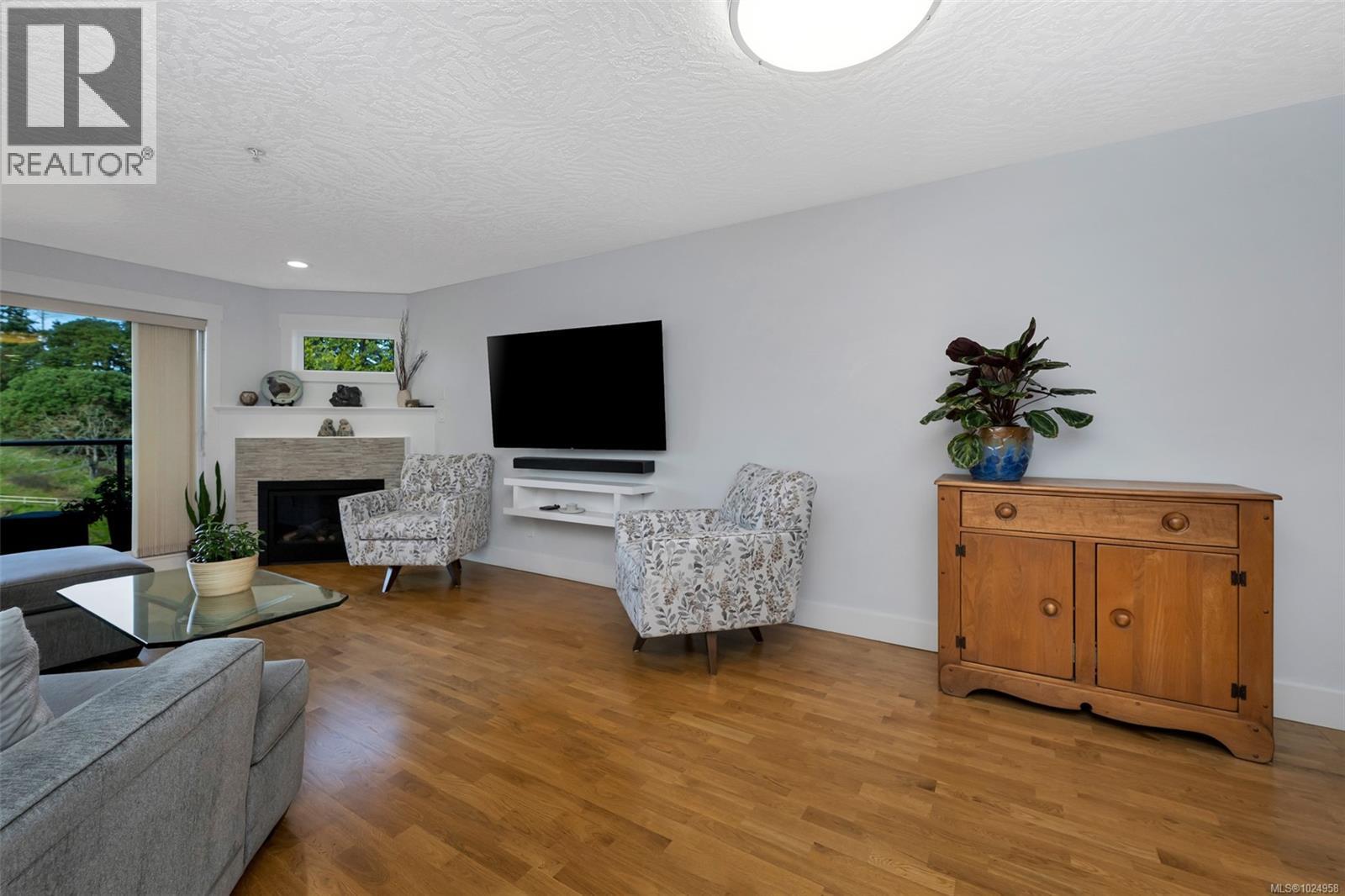 306 1085 Tillicum Rd, Esquimalt, British Columbia  V9A 7M3 - Photo 9 - 1024958