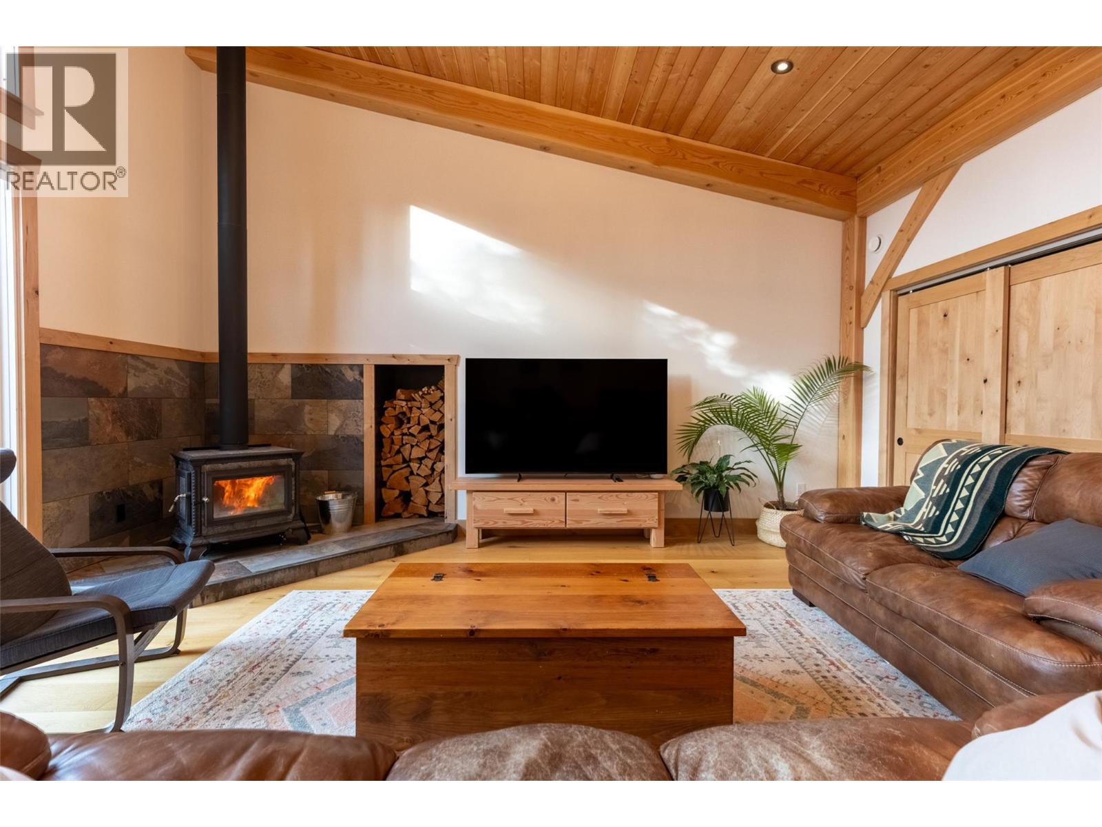 1360 Mcleod Avenue, Fernie, British Columbia  V0B 1M1 - Photo 29 - 10376100