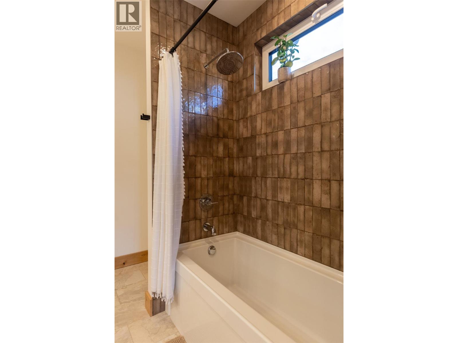 1360 Mcleod Avenue, Fernie, British Columbia  V0B 1M1 - Photo 61 - 10376100