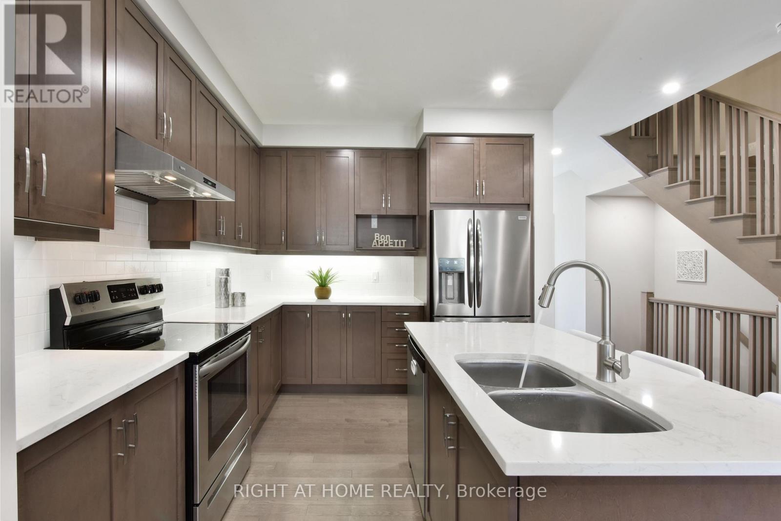 117 Escarpment Crescent, Ottawa, Ontario  K2T 0L8 - Photo 10 - X12795884