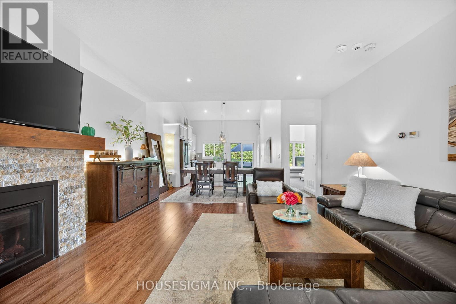 69 Landscape Drive, Oro-Medonte, Ontario  L3R 5B4 - Photo 17 - S12702024