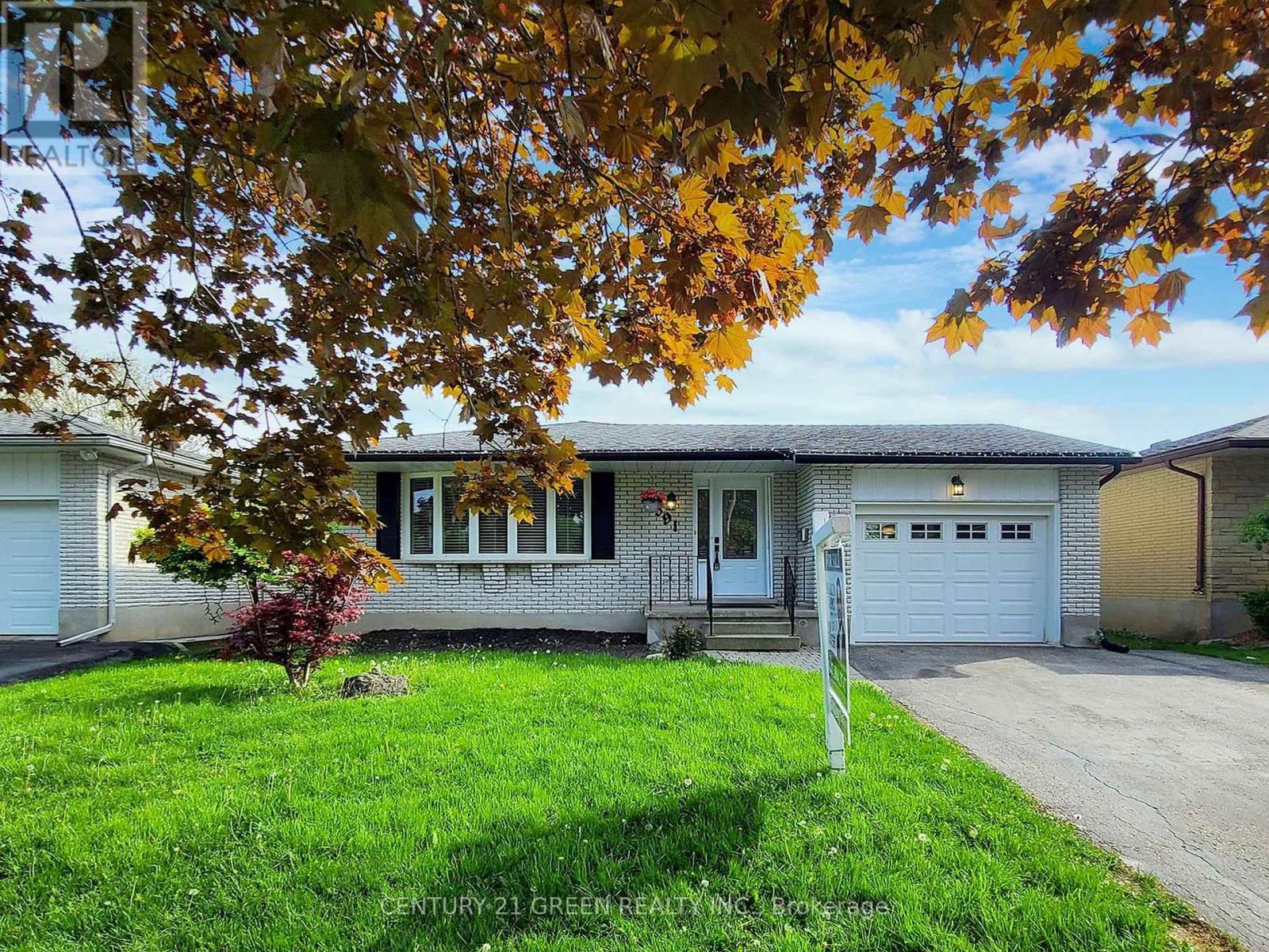 591 Dogwood Lane, Waterloo, Ontario  N2L 4Y1 - Photo 1 - X12795602
