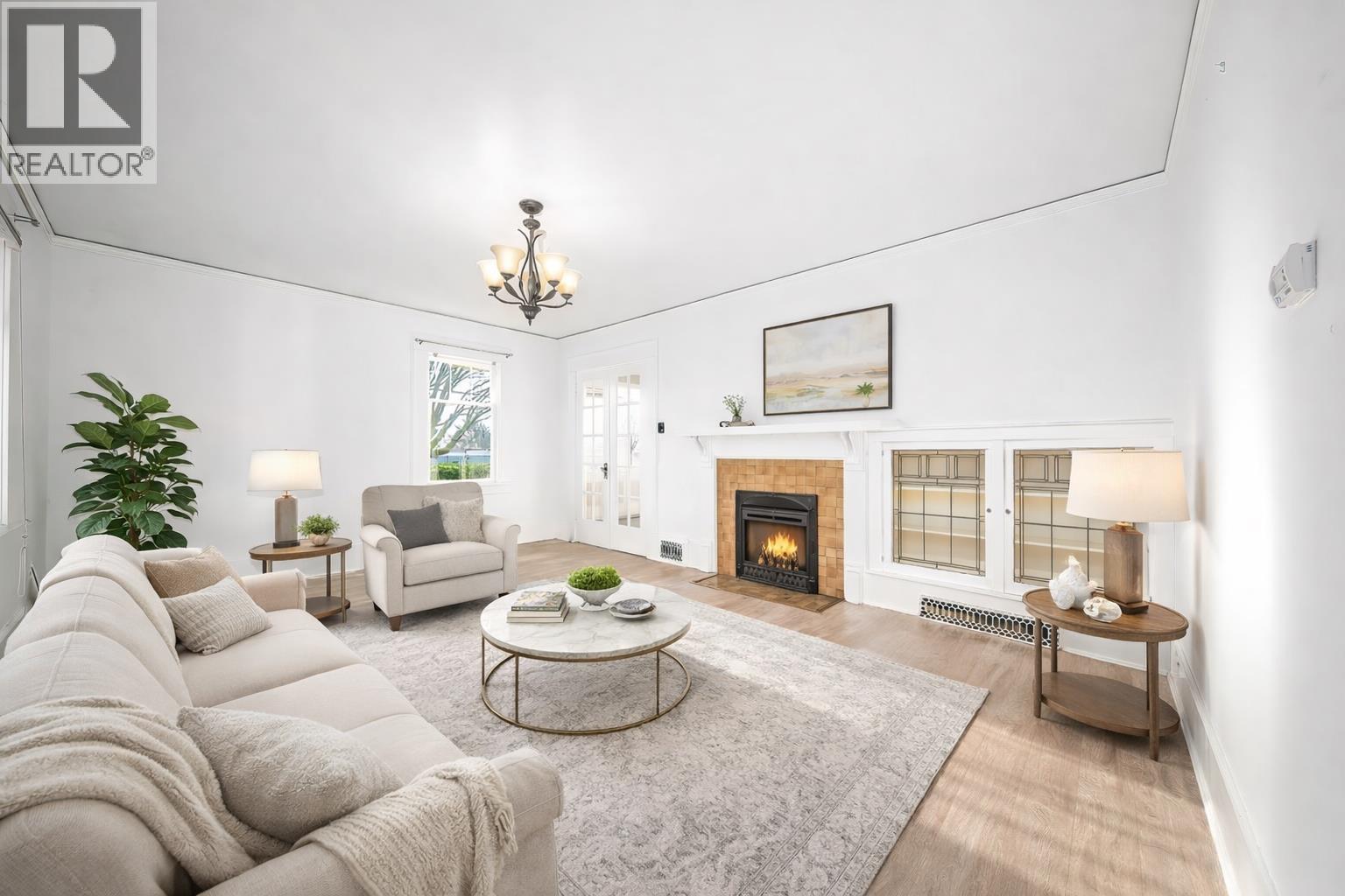 726 Tenth Street, New Westminster, British Columbia  V3M 3Z9 - Photo 2 - R3090801