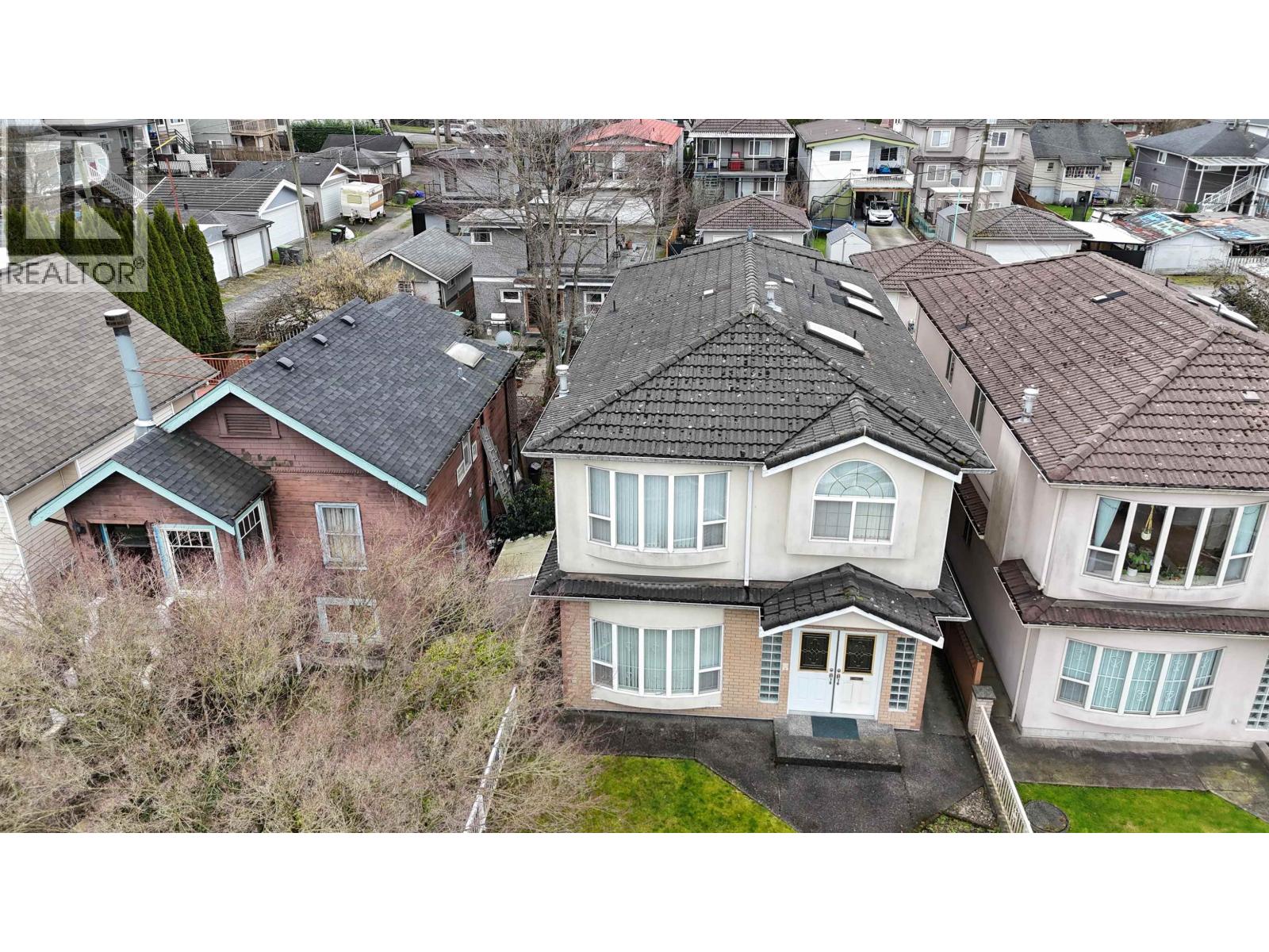 3056 ADANAC STREET, Vancouver, British Columbia