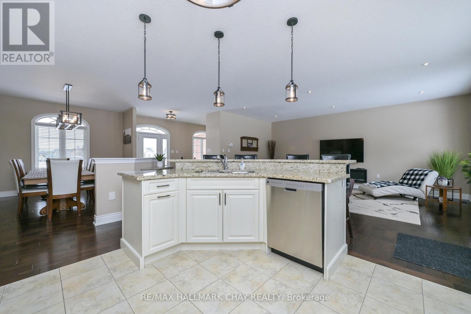 11 Harry Parker Place, Adjala-Tosorontio, Ontario  L0M 1J0 - Photo 10 - N12795896