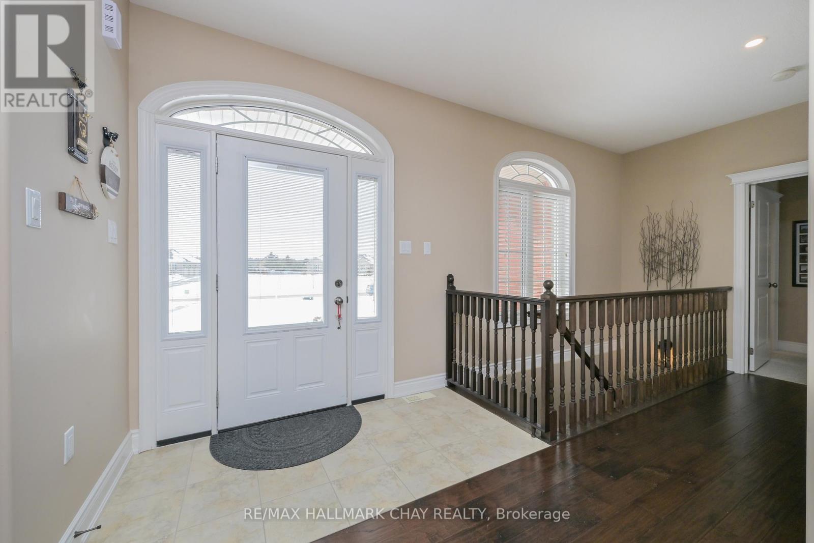 11 Harry Parker Place, Adjala-Tosorontio, Ontario  L0M 1J0 - Photo 4 - N12795896