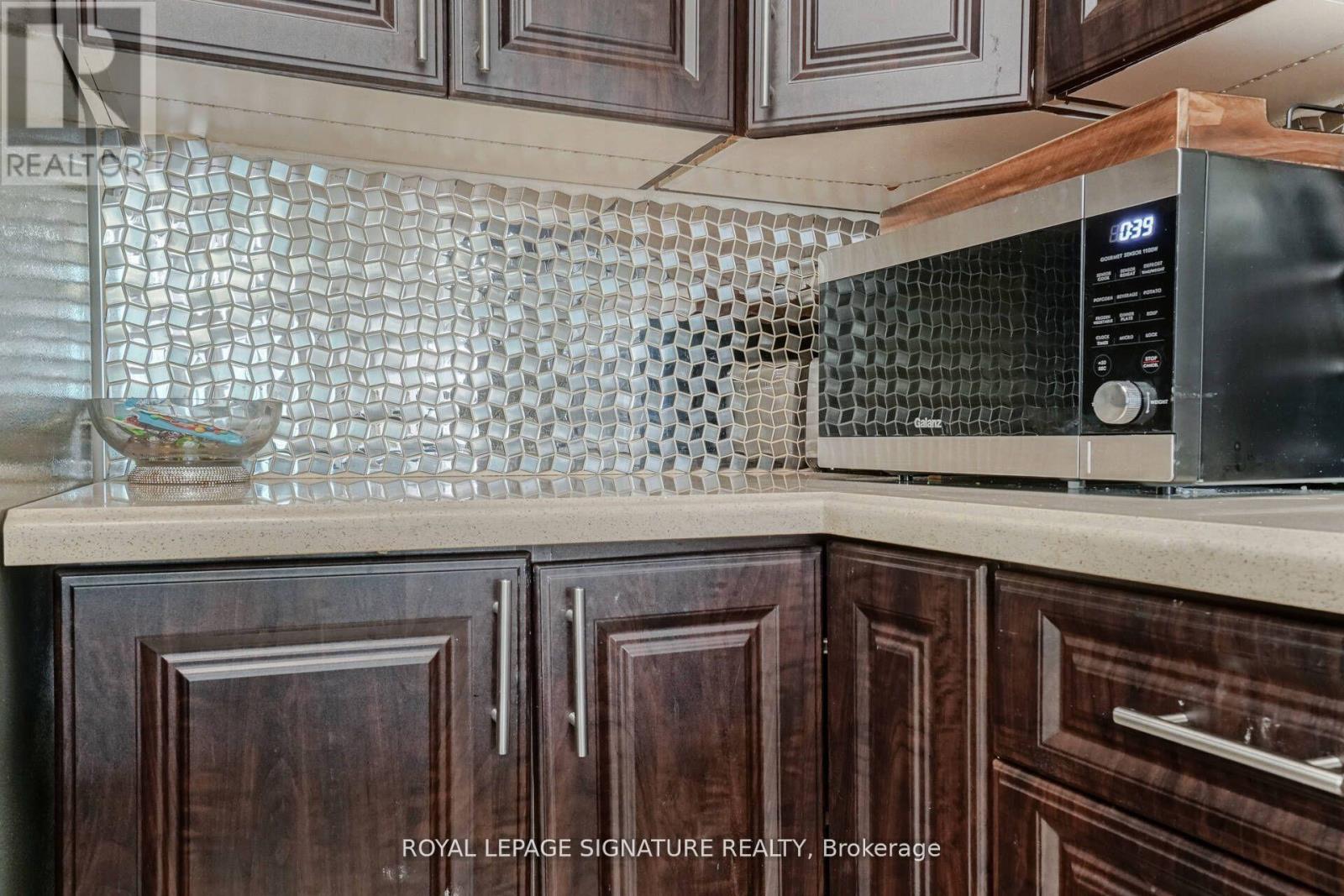 727 - 25 Kingsbridge Garden Circle, Mississauga, Ontario  L5R 4B1 - Photo 9 - W12795916