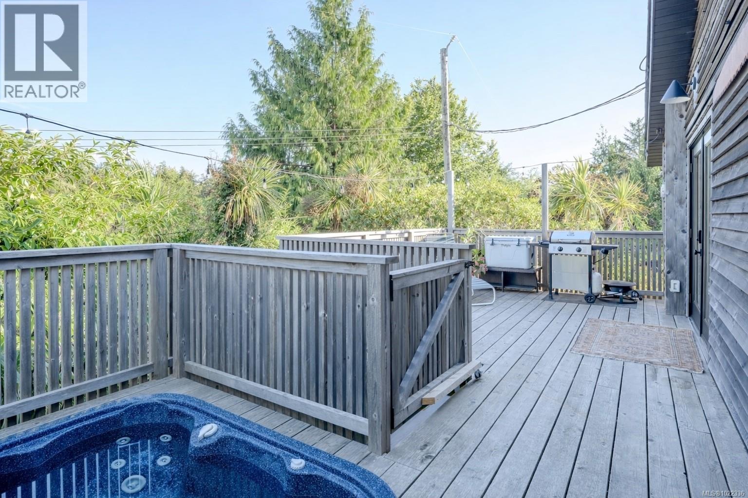 260 Neill St, Tofino, British Columbia  V0R 2Z0 - Photo 10 - 1022336