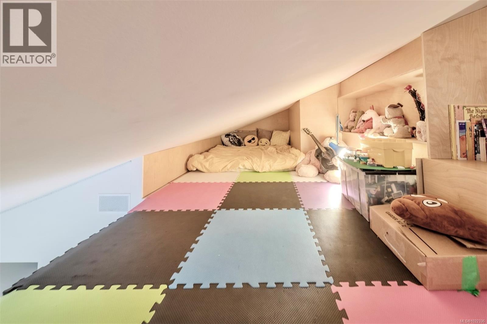 260 Neill St, Tofino, British Columbia  V0R 2Z0 - Photo 17 - 1022336