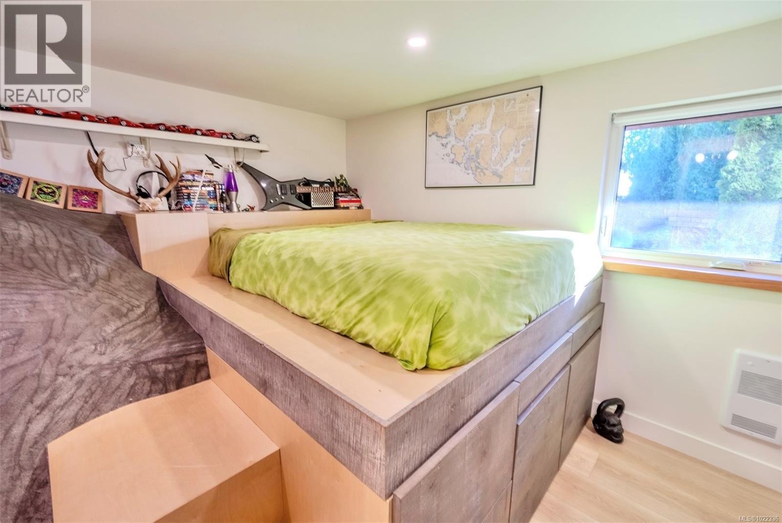 260 Neill St, Tofino, British Columbia  V0R 2Z0 - Photo 18 - 1022336