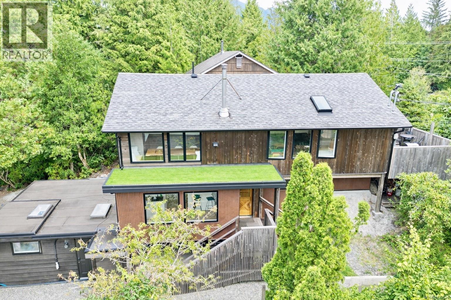 260 Neill St, Tofino, British Columbia  V0R 2Z0 - Photo 27 - 1022336