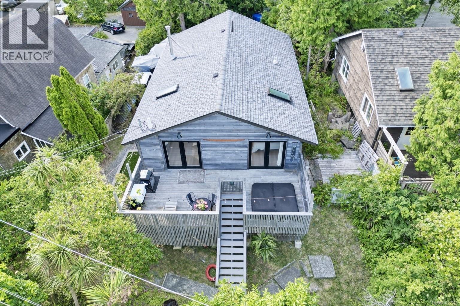 260 Neill St, Tofino, British Columbia  V0R 2Z0 - Photo 29 - 1022336